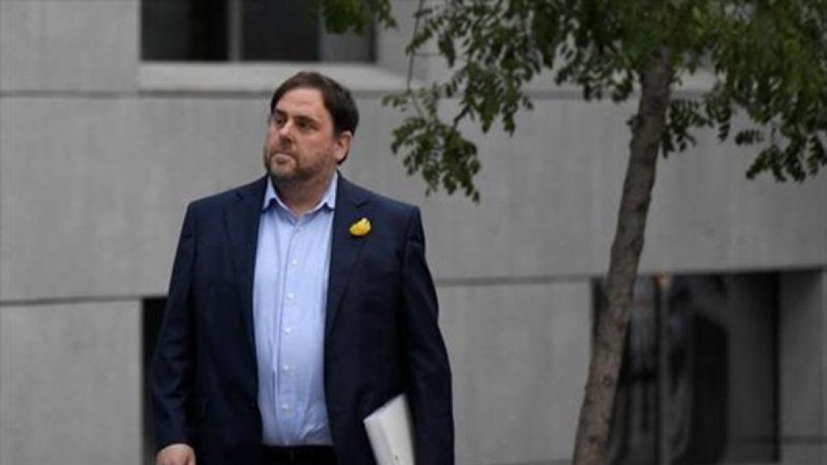 Junqueras, dirigiéndose a declarar ante la Audiencia Nacional, el pasado 2 de noviembre.-AFP / GABRIEL BOUYS