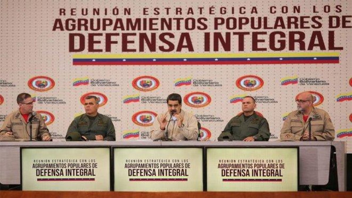 Nicolás Maduro y miembros del Ejército de Venezuela.-EFE
