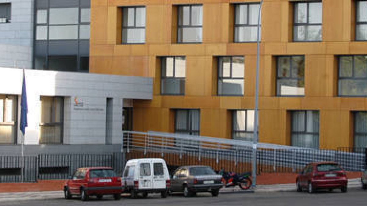 Imagen de la residencia juvenil Antonio Machado, que junto a la Gaya Nuño no estarán en servicio por motivos de eficiencia. / VALENTÍN GUISANDE-