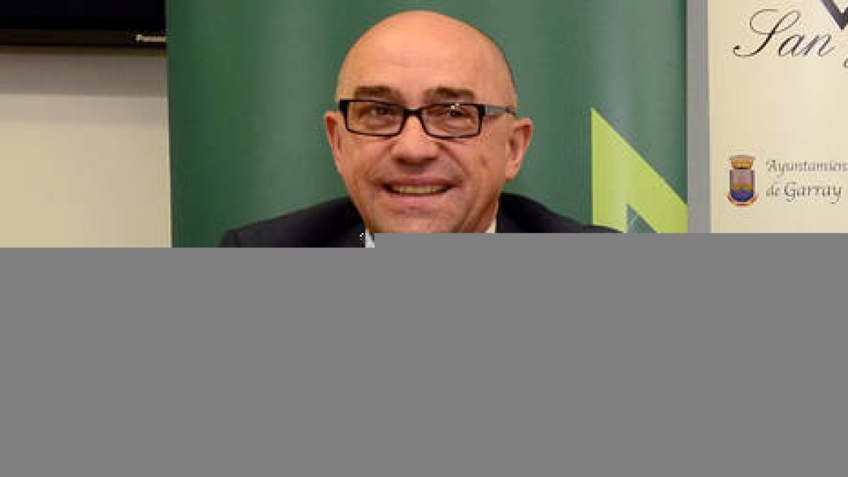 Domingo Barca, en una reciente presentación del convenio con el club San José. / A. M. -
