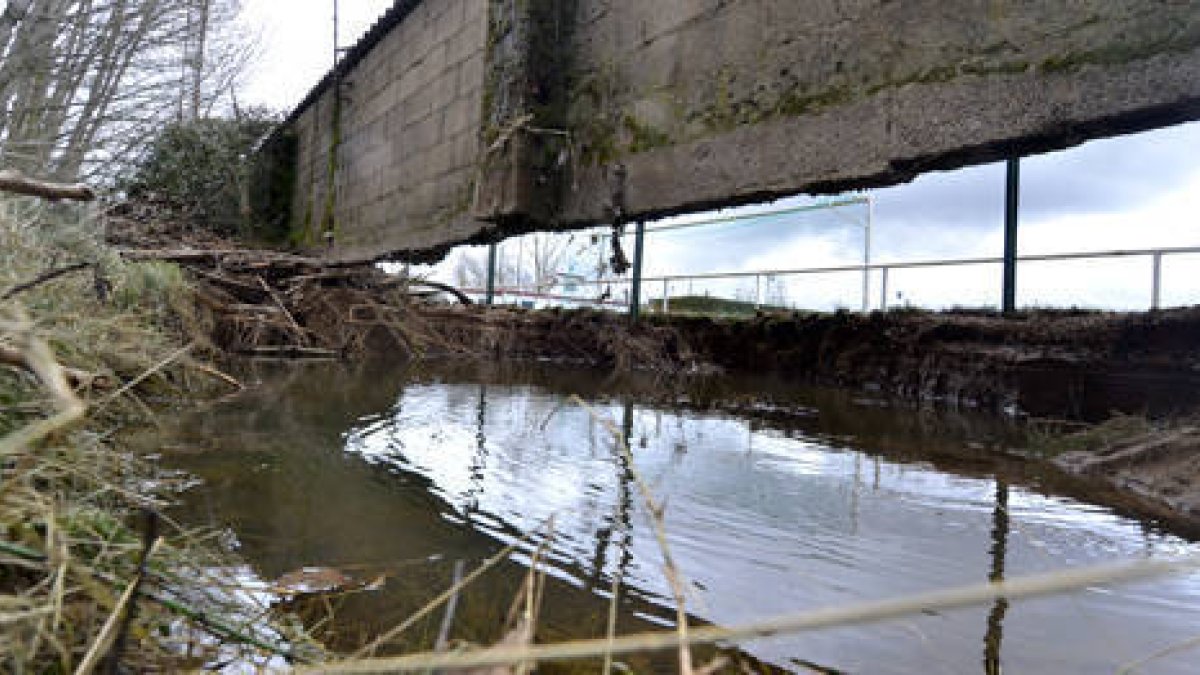 Las instalaciones sufrían las consecuencias de las inundaciones. / Álvaro Martínez-