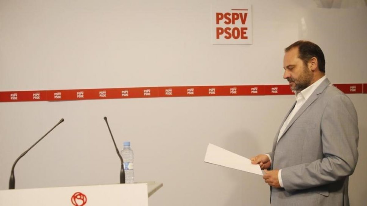 El portavoz parlamentario del PSOE, José Luis Ábalos, el pasado viernes en Valencia.-EFE / KAI FORSTERLING