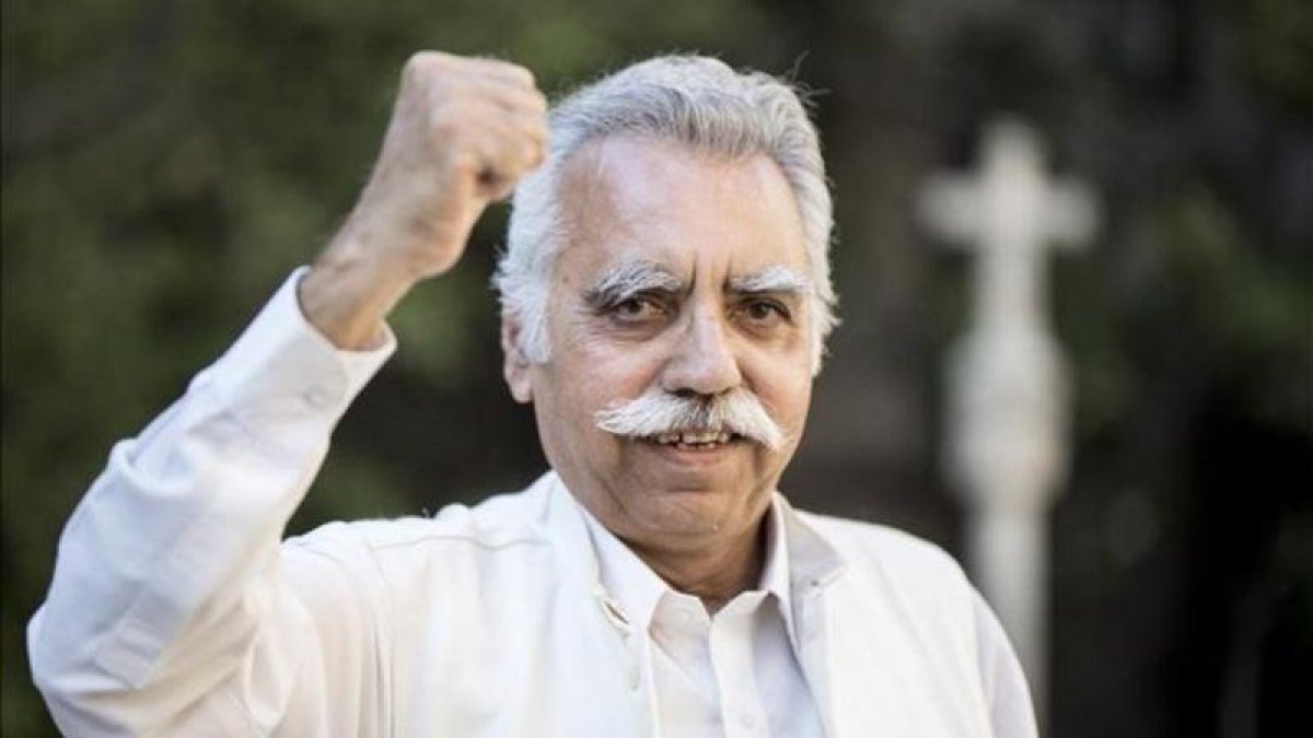 El activista paquistaní Ehsan Ullaah Khan, vive exiliado en Suecia por las amenazas de muerte sufridas por denunciar la esclavitud infantil en fábricas.-FERRAN NADEU