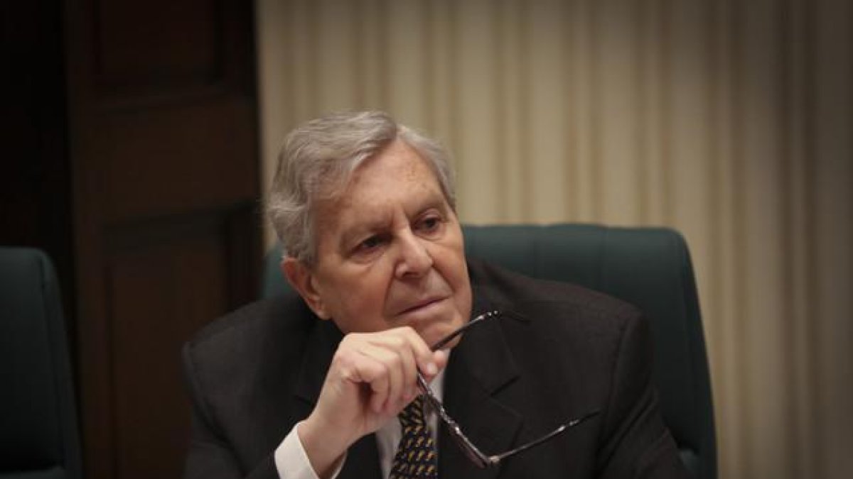 Carlos Jimenez Villarejo en la comision del caso Pujol en la sala 1 del Parlament de Catalunya, en enero del 2015.-DANNY CAMINAL