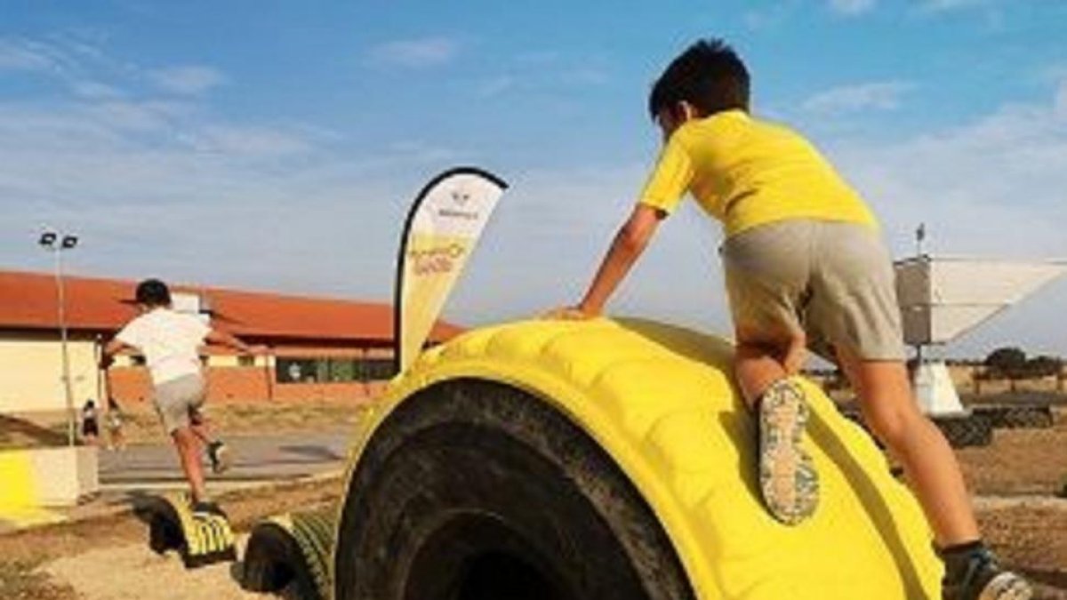 Renault da vida al primer parque infantil sostenible con neumáticos reciclados-E.M.