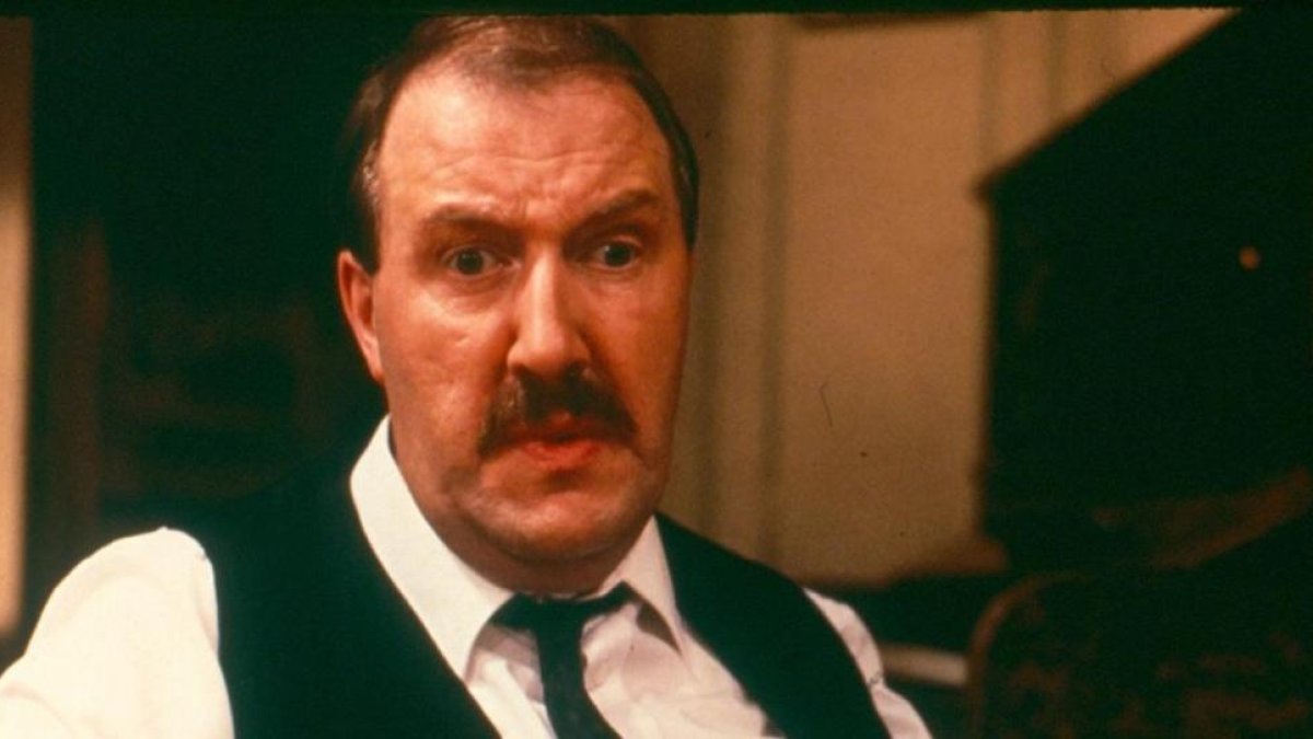 El actor Gordon Kaye, en la telecomedia de la BBC 'Allo, Allo!'.-