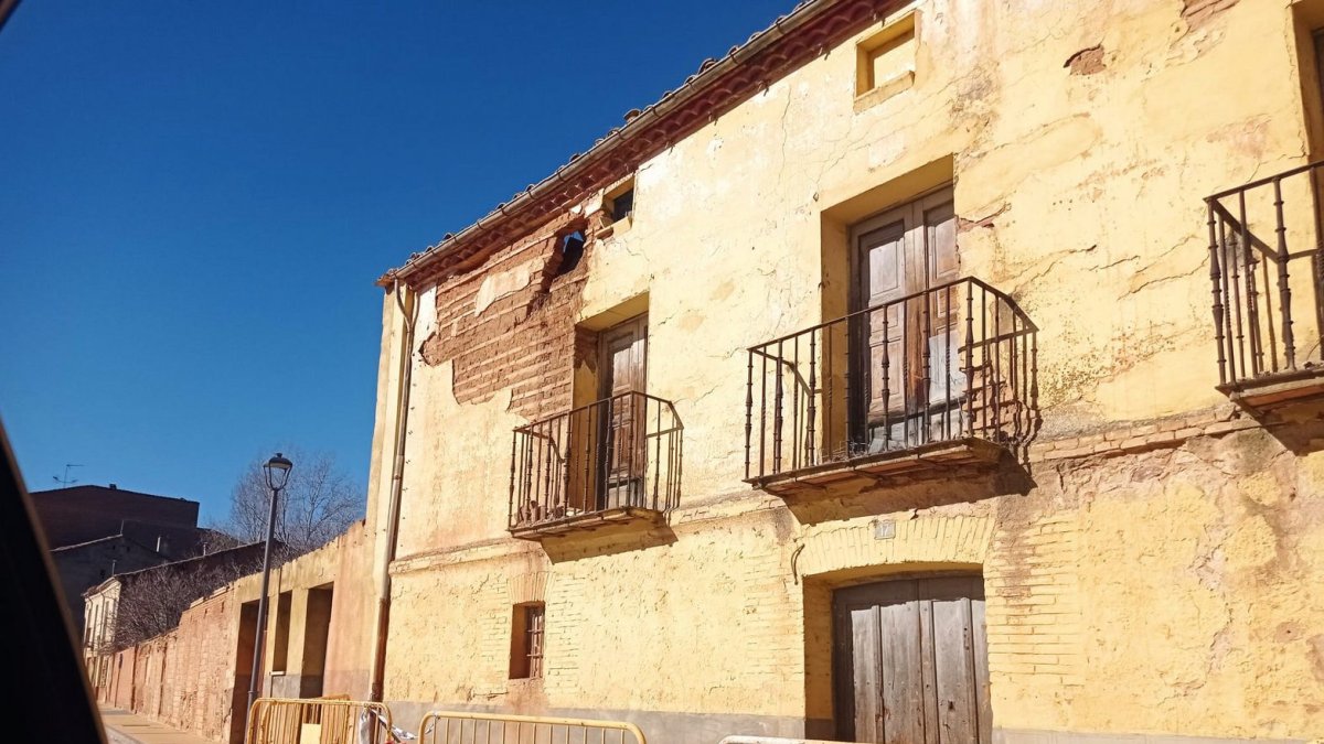 Edificio declarado en ruina en Almazán. HDS