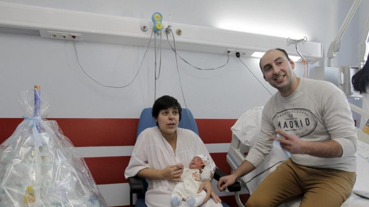 El primer bebé nacido en la provincia el pasado año.-L.A.T.