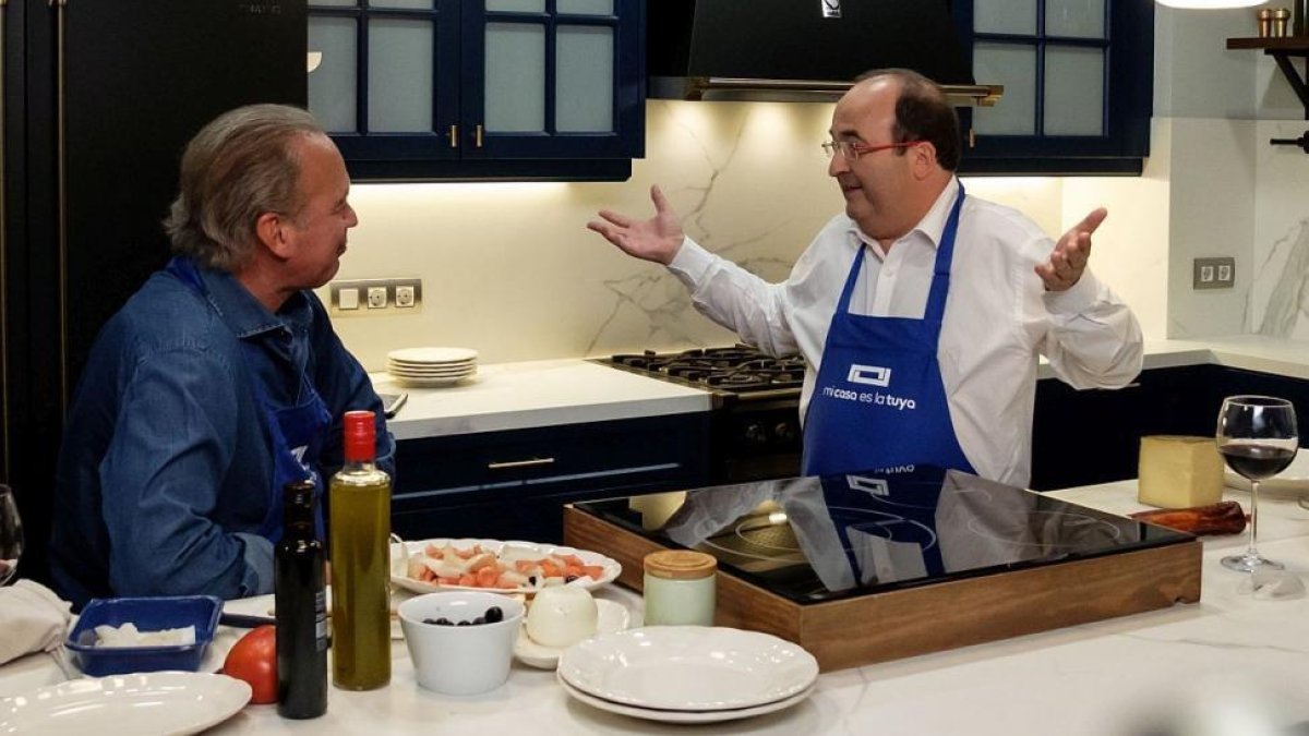 Bertín con Miquel Icetas, en la cocina.-MEDIASET