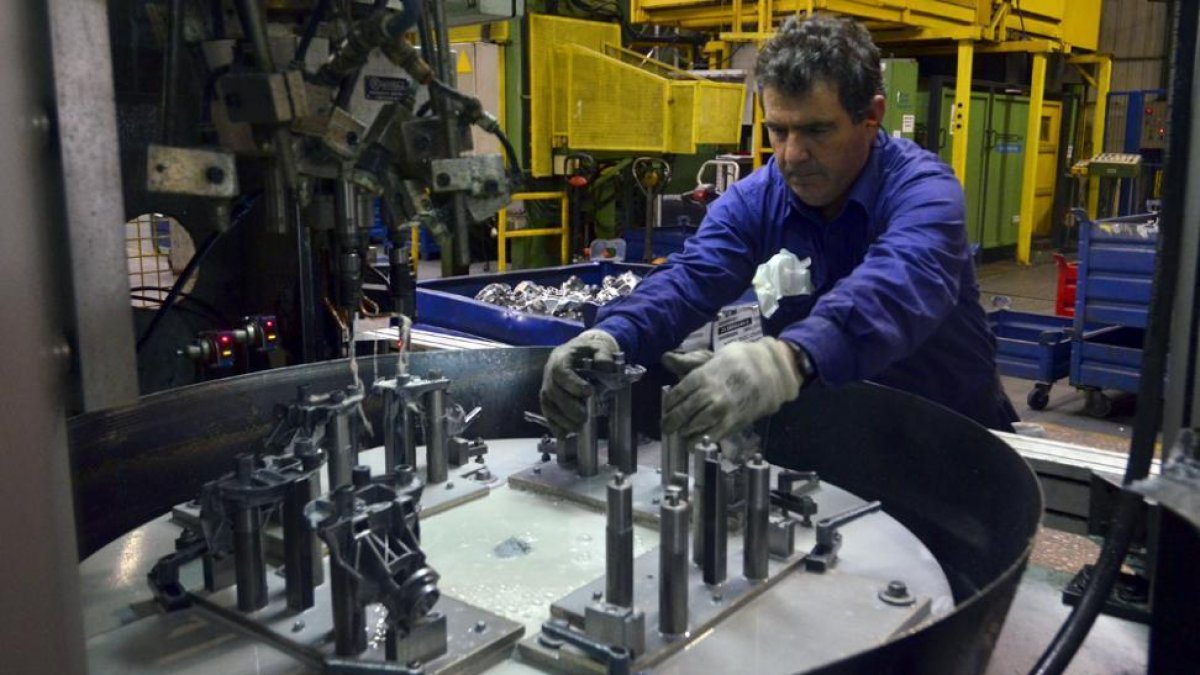 Las grandes firmas sorianas suman más consumo de energía.-Álvaro Martínez