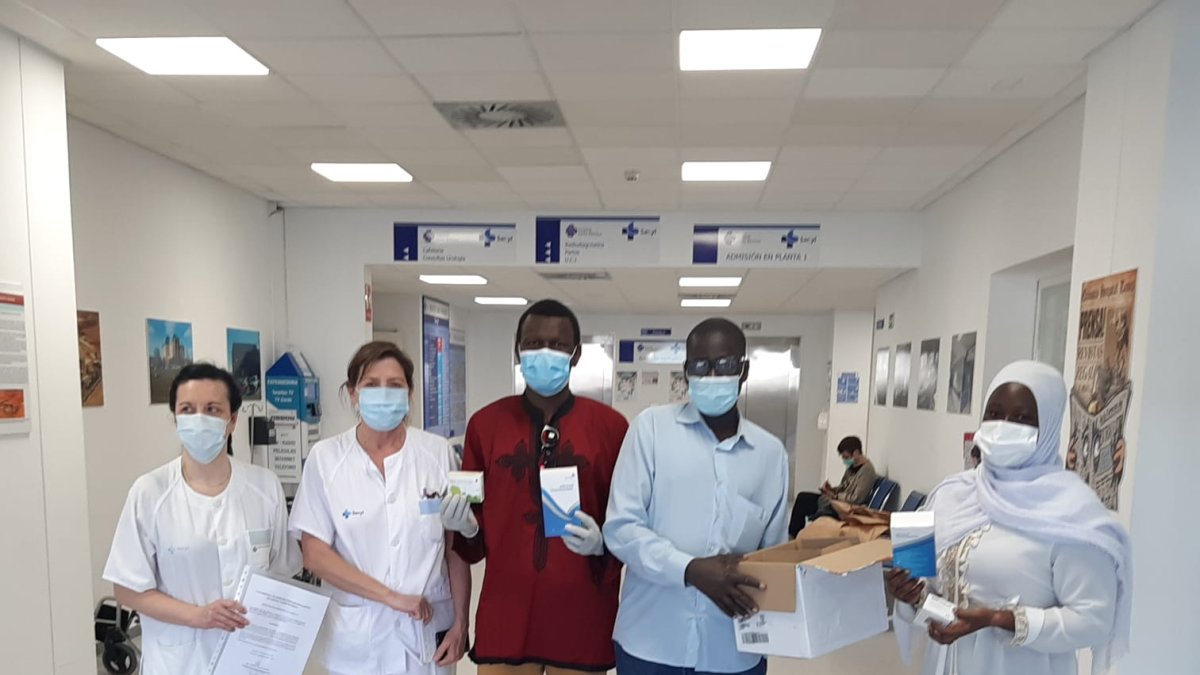 Entrega del material de la Comunidad Islámica Mezquita Bilal en el hospital.-HDS