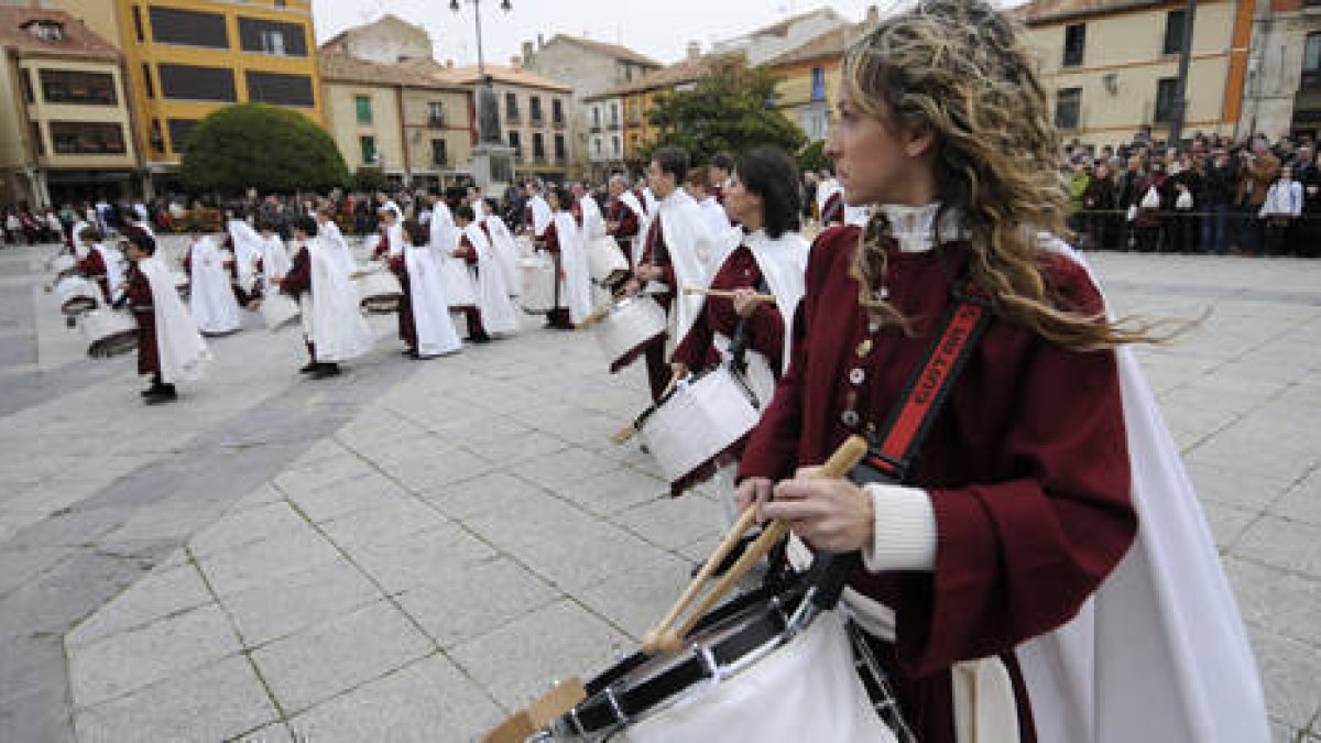 Imagen de la Exaltación del tambor, el bombo y la corneta celebrada el año pasado en Almazán. / ÚRSULA SIERRA-