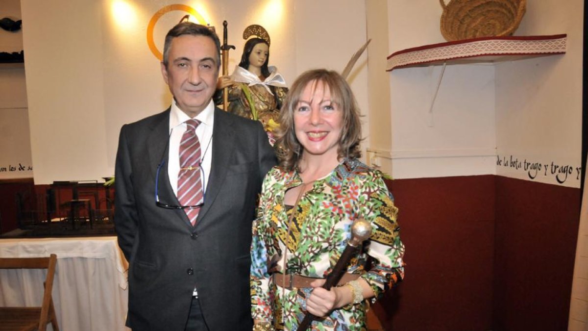 Rafael y Mª Mar, jurados de Santa Catalina 2017, en el local de cuadrilla.-MARÍA FERRER