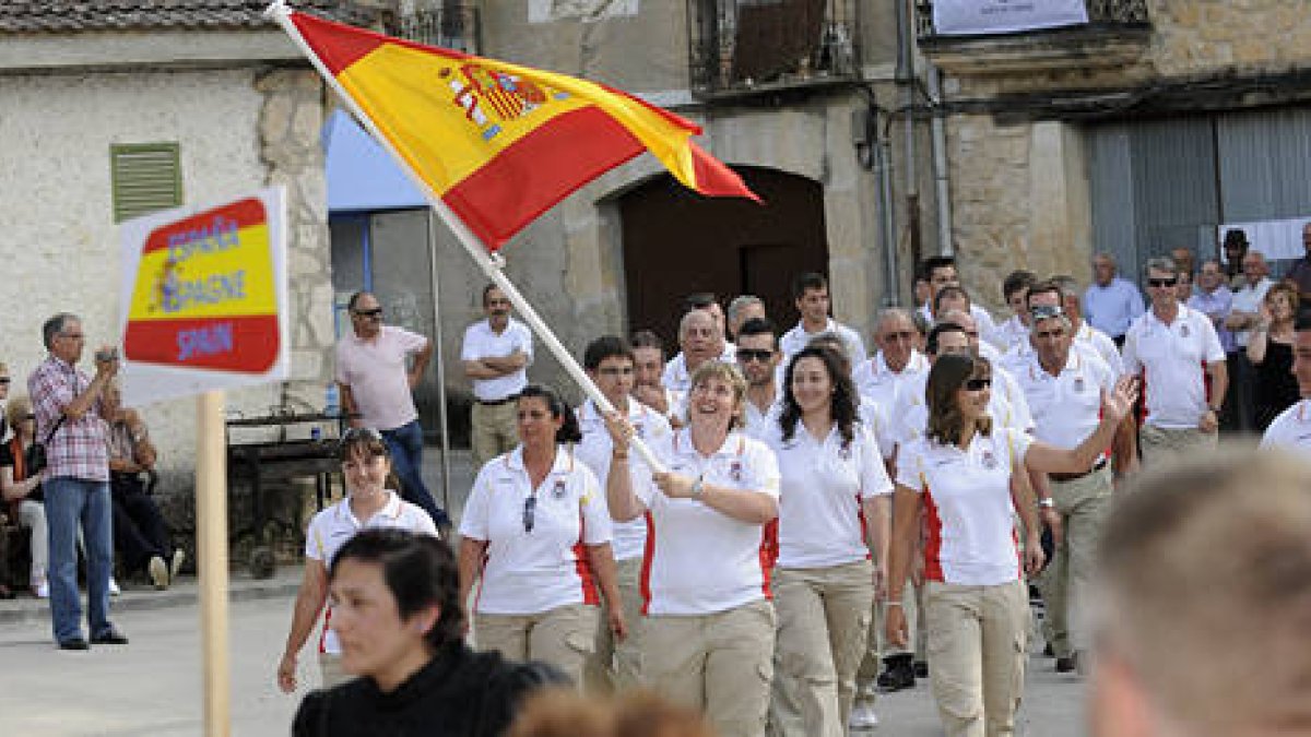 La delegación española con Beatriz Laparra como abanderada. / U. Sierra-