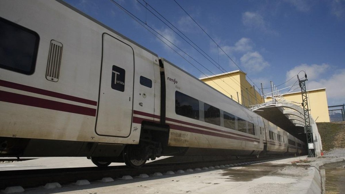 Foto de archivo de un tren-- SERGIO GONZÁLEZ