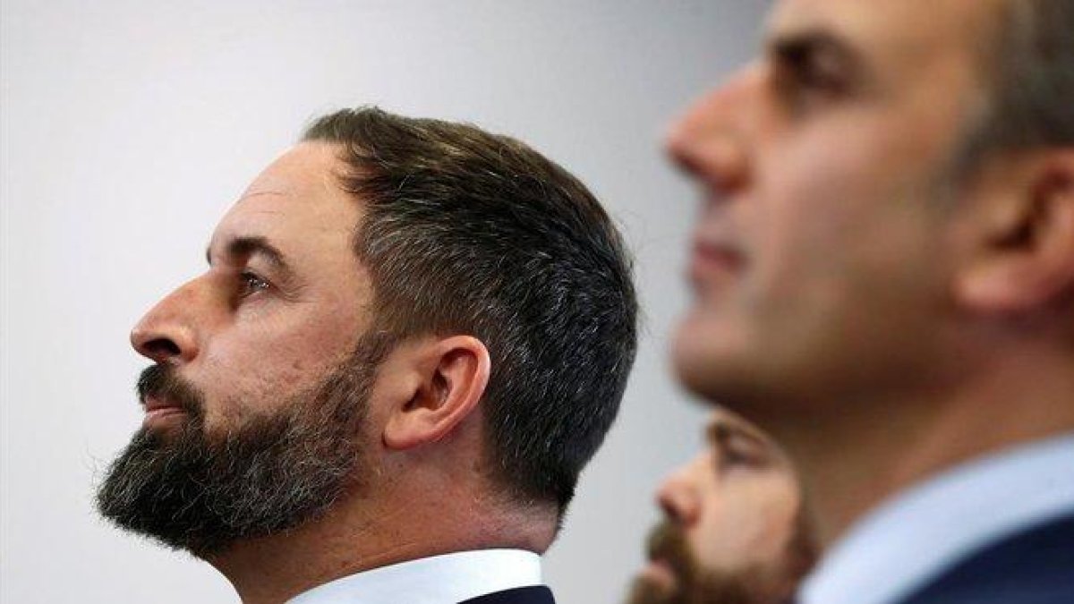 El presidente de Vox, Santiago Abascal, y el secretario general, Javier Ortega Smith.-EFE