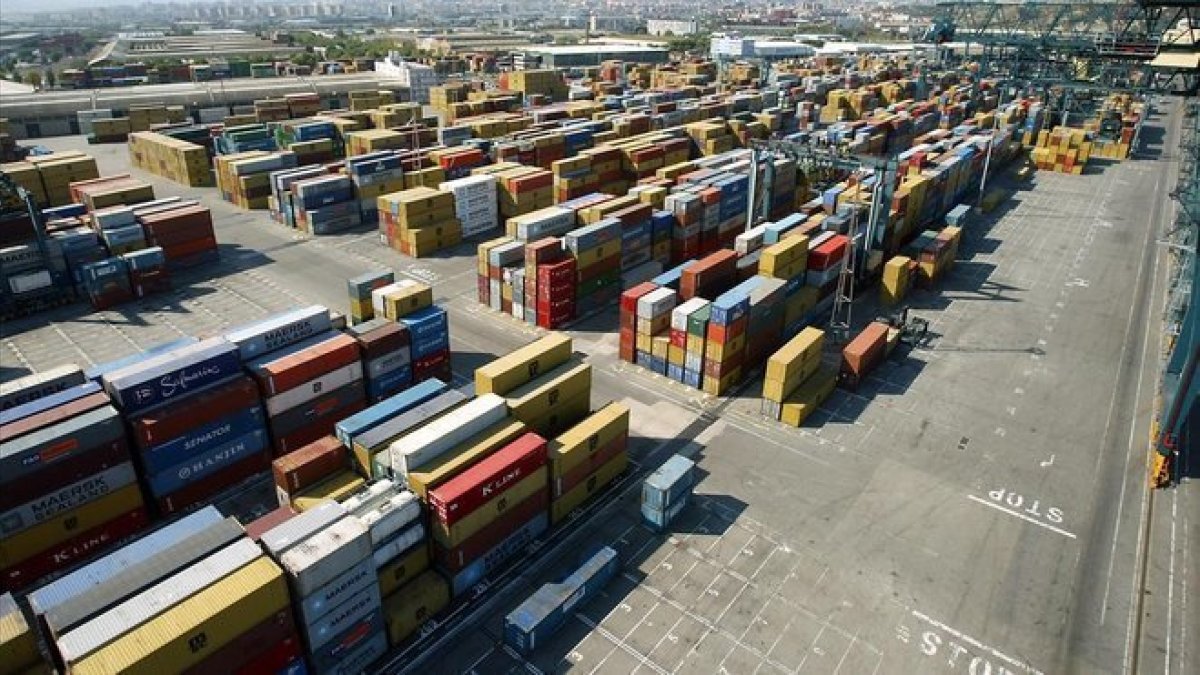 Contenedores con productos chinos.-EL PERIÓDICO