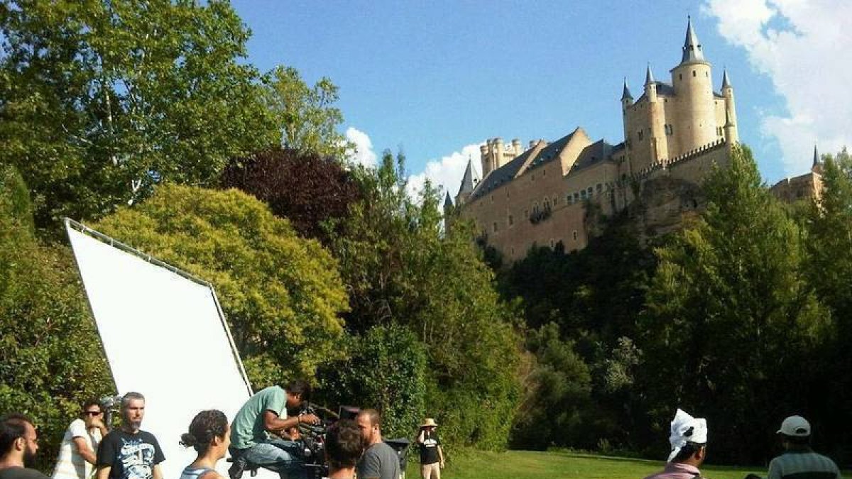 Rodaje de la película 'Spanish Masala' con el Alcázar de Segovia al fondo de la imagen. Rosa Blanco / ICAL-