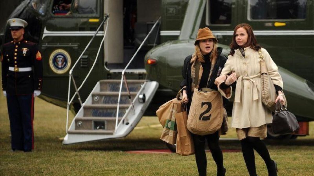 Jenna y Barbara Bush loan la evolución de Malia y Sasha.-AFP / TIM SLOAN