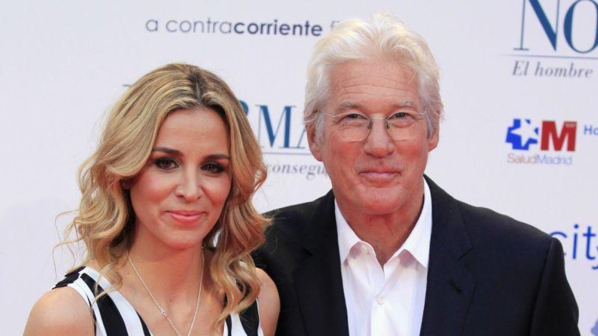 El actor Richard Gere y la empresaria Alejandra Silva, durante la presentación de la película Norman, el hombre que lo conseguía todo.-VÍCTOR LERENA (EFE)