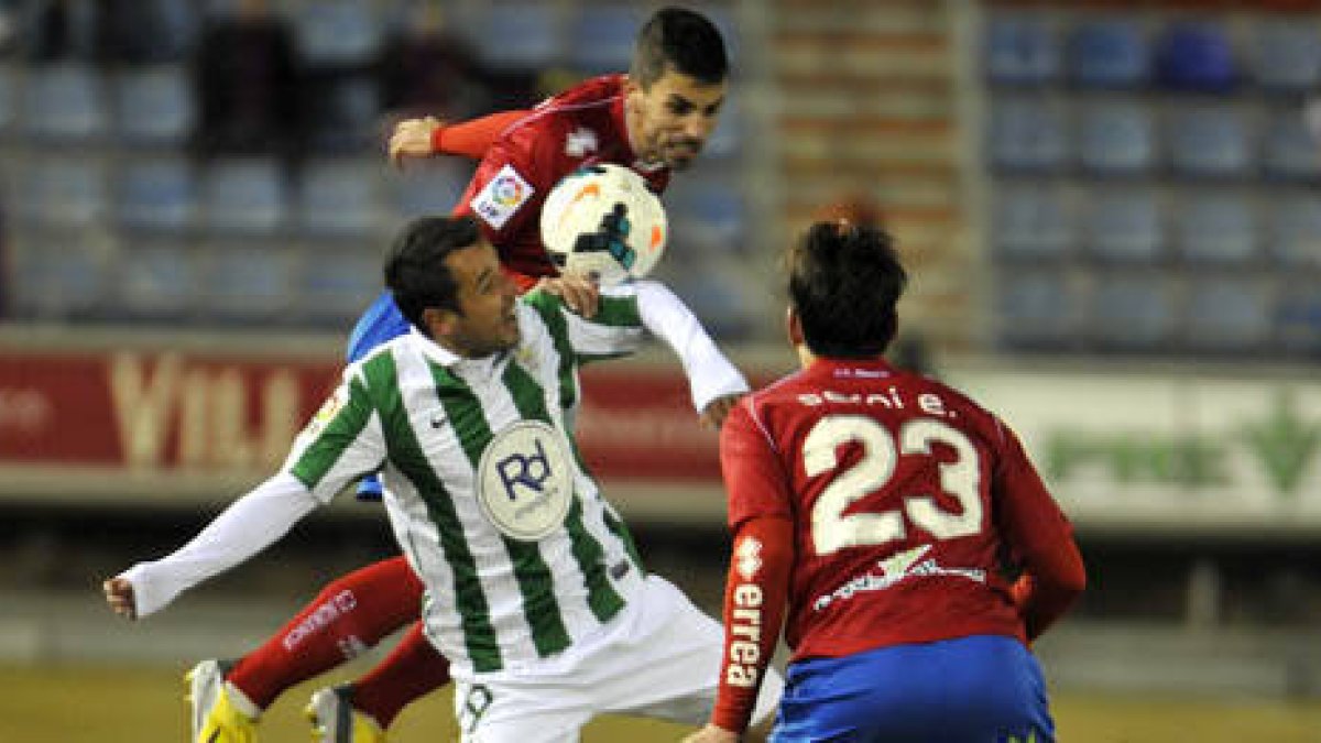Isidoro ha recuperado un puesto en el once numantino. / Diego Mayor-