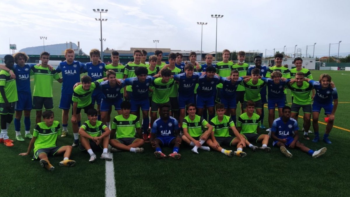 El equipo estadounidense con un conjunto de las categorías inferiores del Numancia. CD Numancia