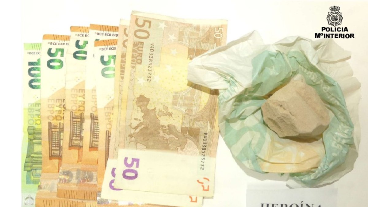 Heroína y dinero incautados por la Policía Nacional en Soria. HDS