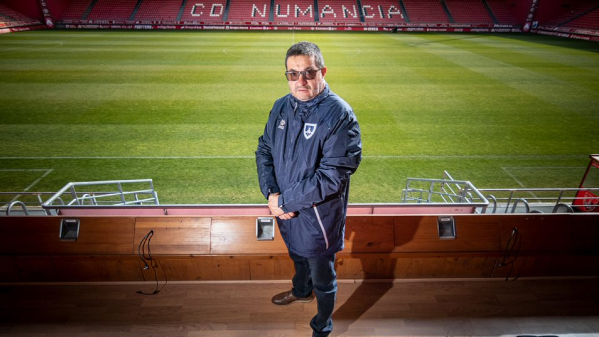 Santiago Morales durante una de sus visitas a Los Pajaritos. GONZALO MONTESEGURO