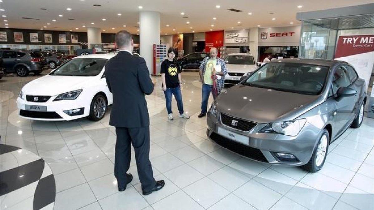 Concesionario de coches.-