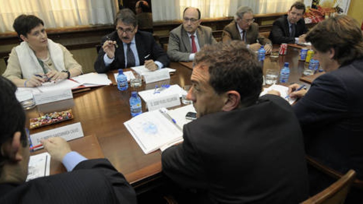 Responsables del proyecto en la reunión ayer en la Cámara. / U. S. -