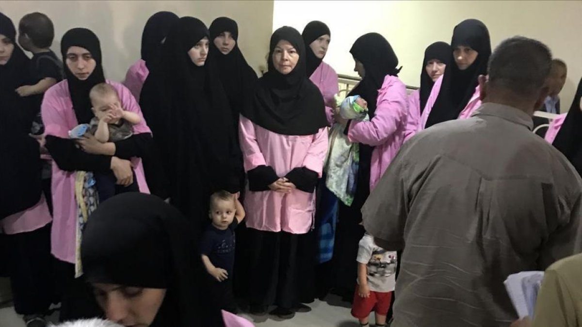 Algunas de las mujeres rusas condenadas a cadena perpetua por un tribunal de Bagdad-AFP