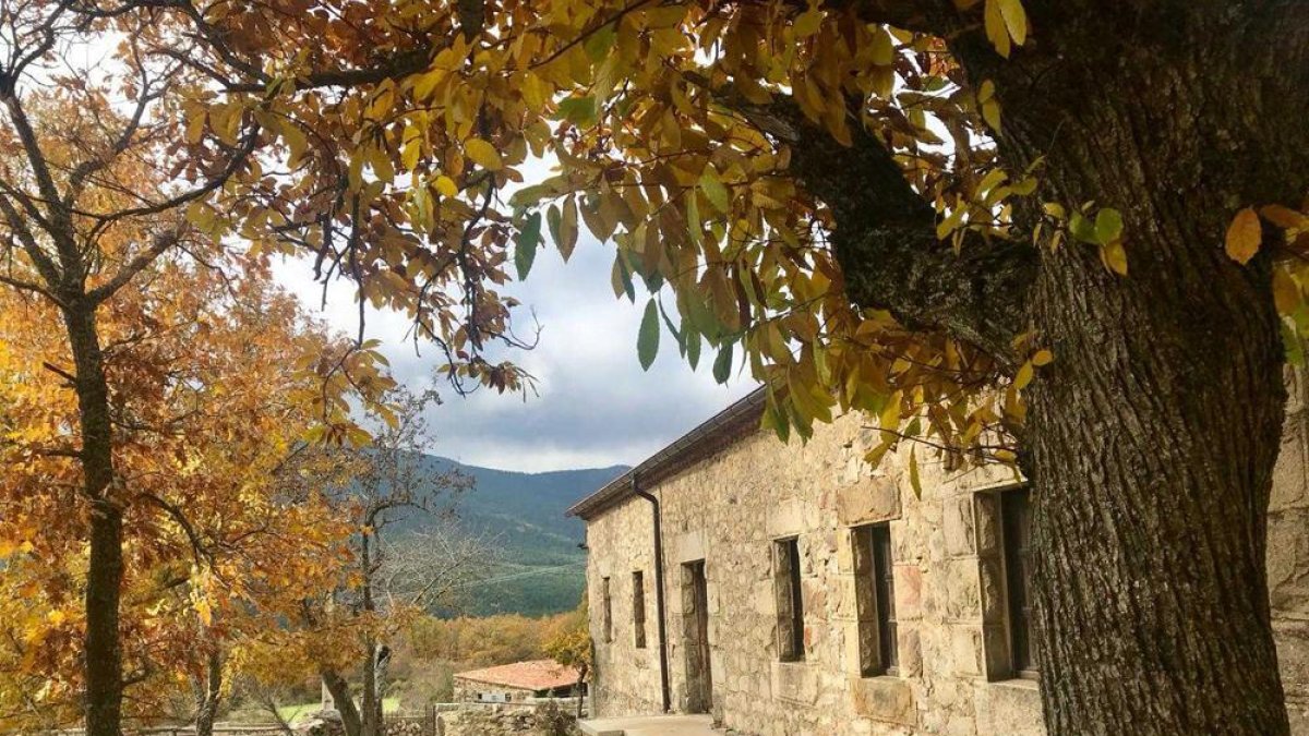 Edificio de las antiguas escuelas de El Quintanarejo.