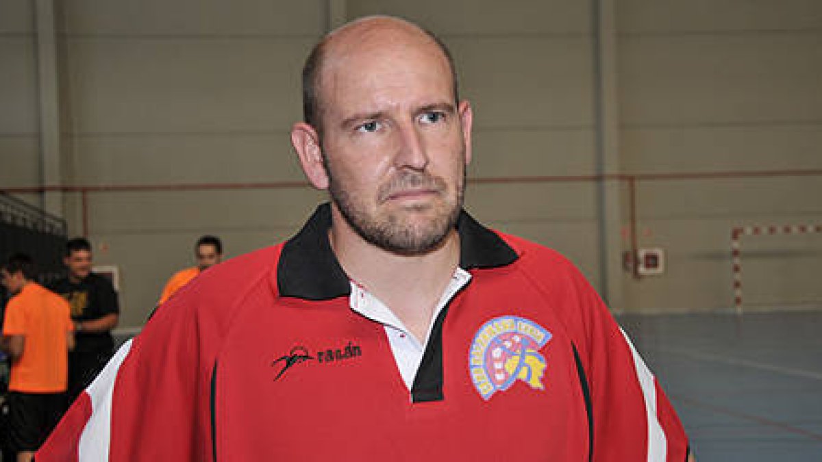 Fernando Sánchez, entrenador del Aranga. / Valentín Guisande-