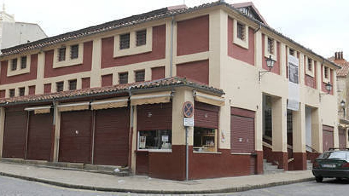 Vista de la plaza del mercado. / VALENTÍN GUISANDE-