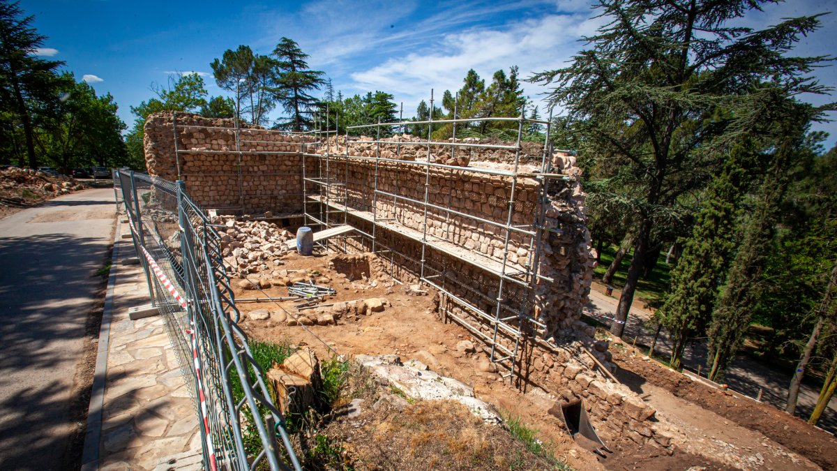 Restauración de la muralla del Castillo. MARIO TEJEDOR