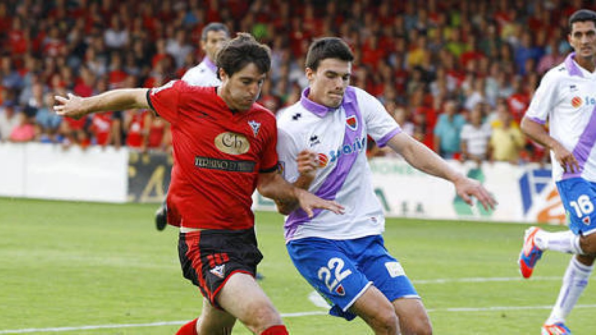 El Numancia empató a cero en su primer derbi regional en Segunda. / ÁREA 11-