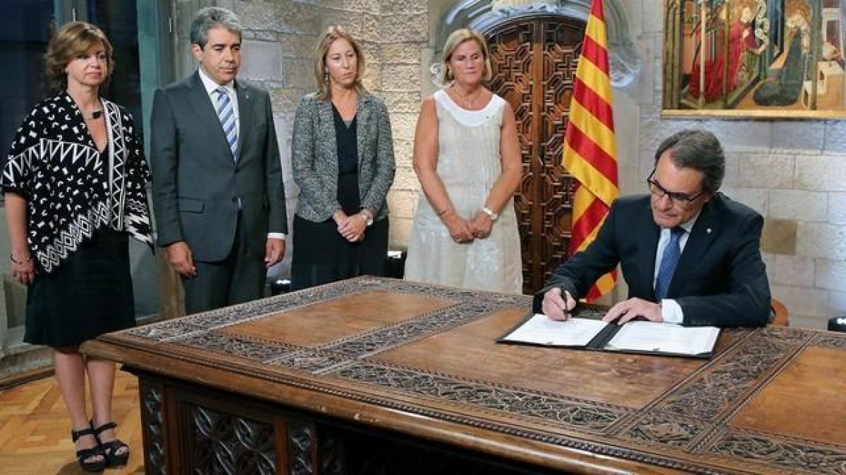 Artur Mas, durante el acto de firma del decreto de disolución del Parlamento de Catalunya y de convocatoria de elecciones para el próximo 27 de septiembre.-