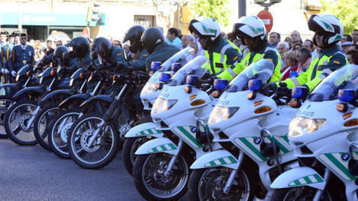 Agentes de Tráfico y del Seprona, durante los actos de ayer. / Á.M.-