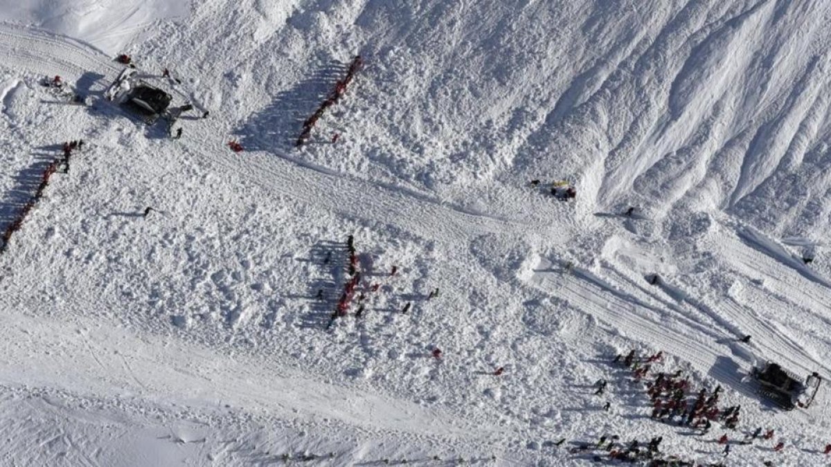Avalancha de 'nieve en la estación de esquí de Tignes, en los Alpes franceses.-SYLVAIN MUSCIO