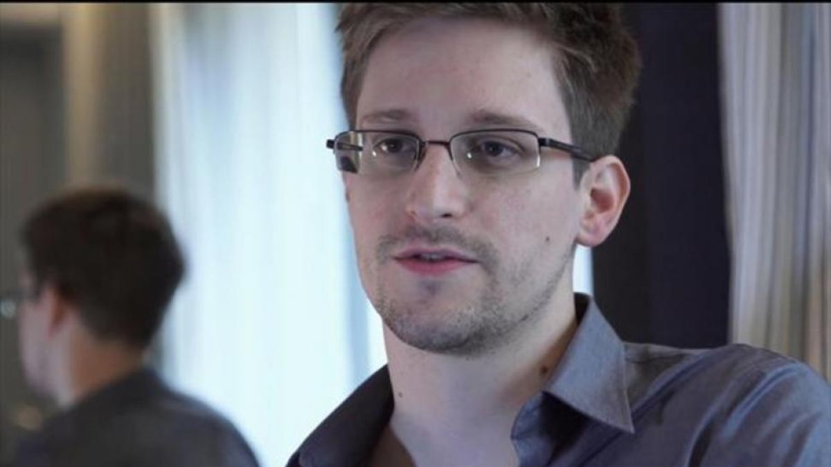 Edward Snowden.-