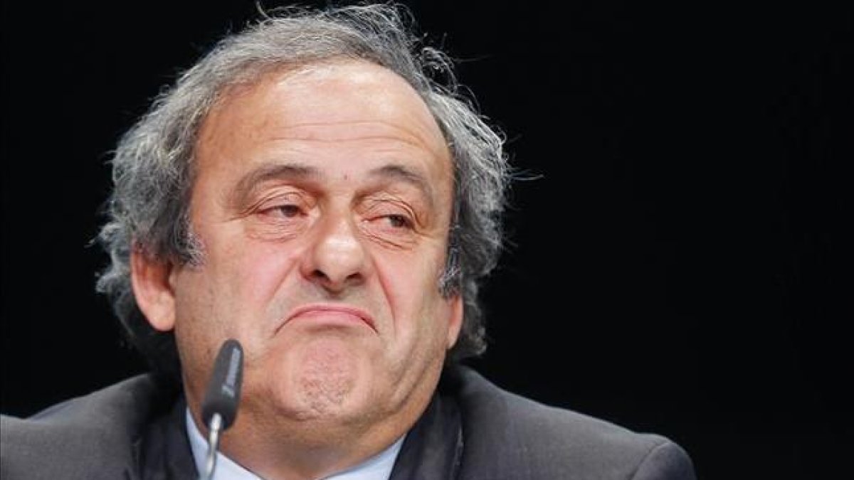 Michel Platini, en una conferencia de prensa tras una reunión de la UEFA.-ARCHIVO
