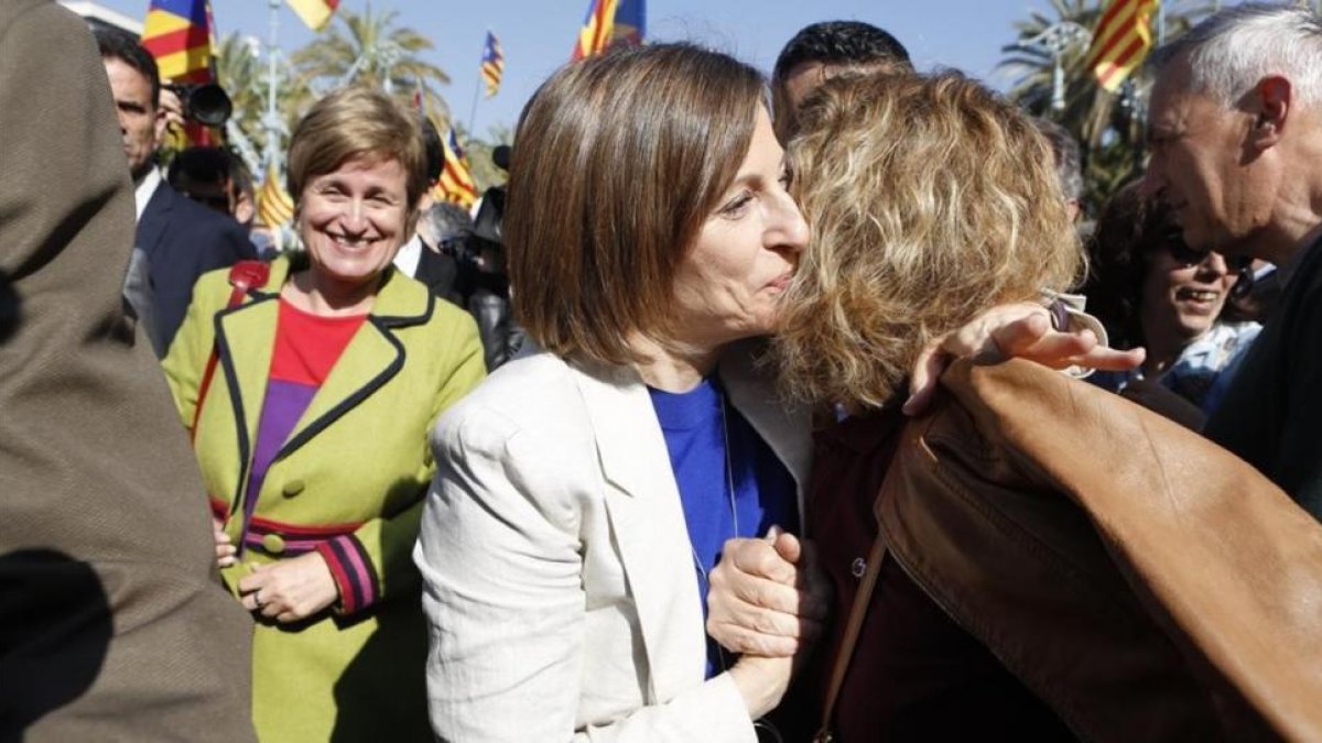 Carme Forcadell y Anna Simó a la salida del TSJC.-ALBERT BERTRAN