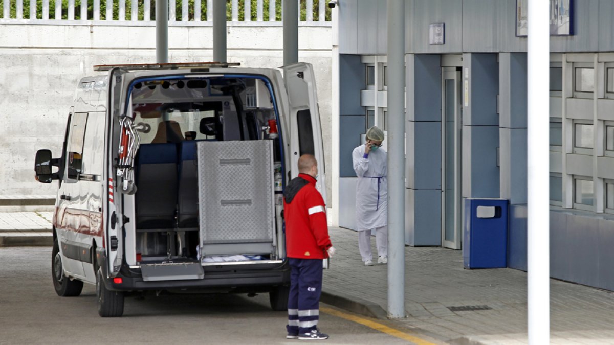 Una ambulancia en Urgencias. MT