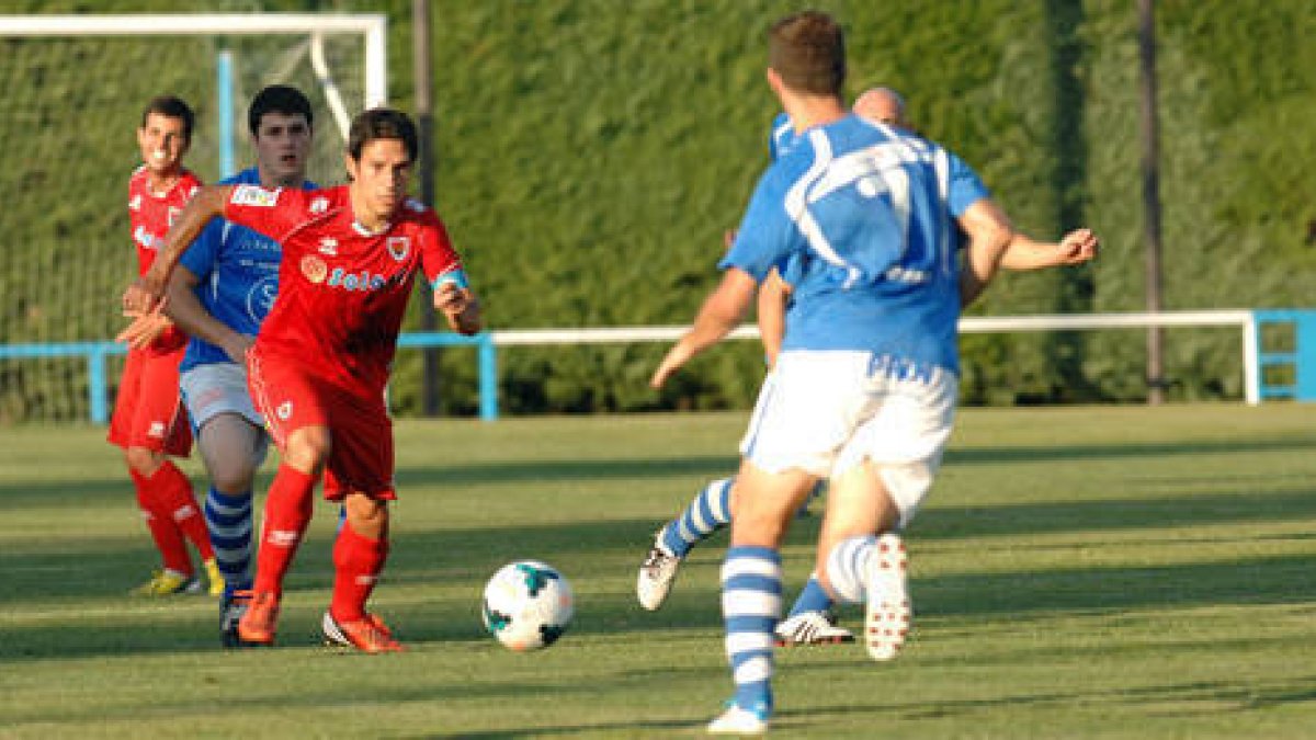 El Numancia se impuso 0-2 a La Granja. / EL ADELANTADO DE SEGOVIA-