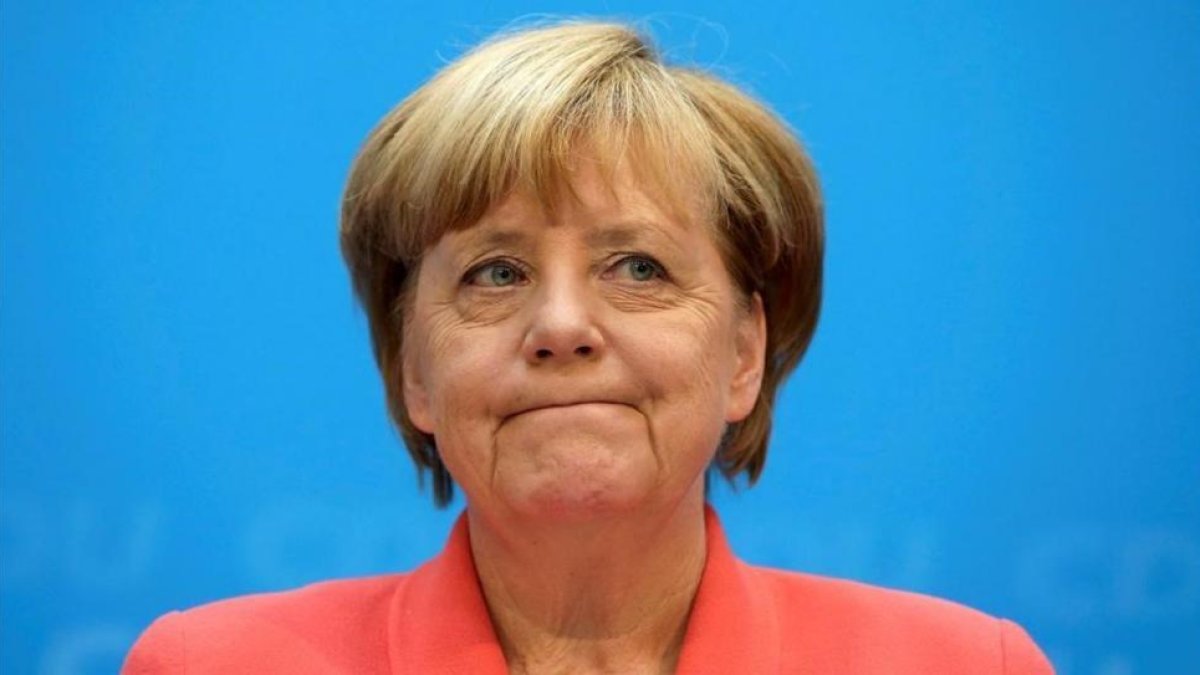 La cancillera Angela Merkel, ante los medios.-REUTERS / FABRIZIO BENSCH