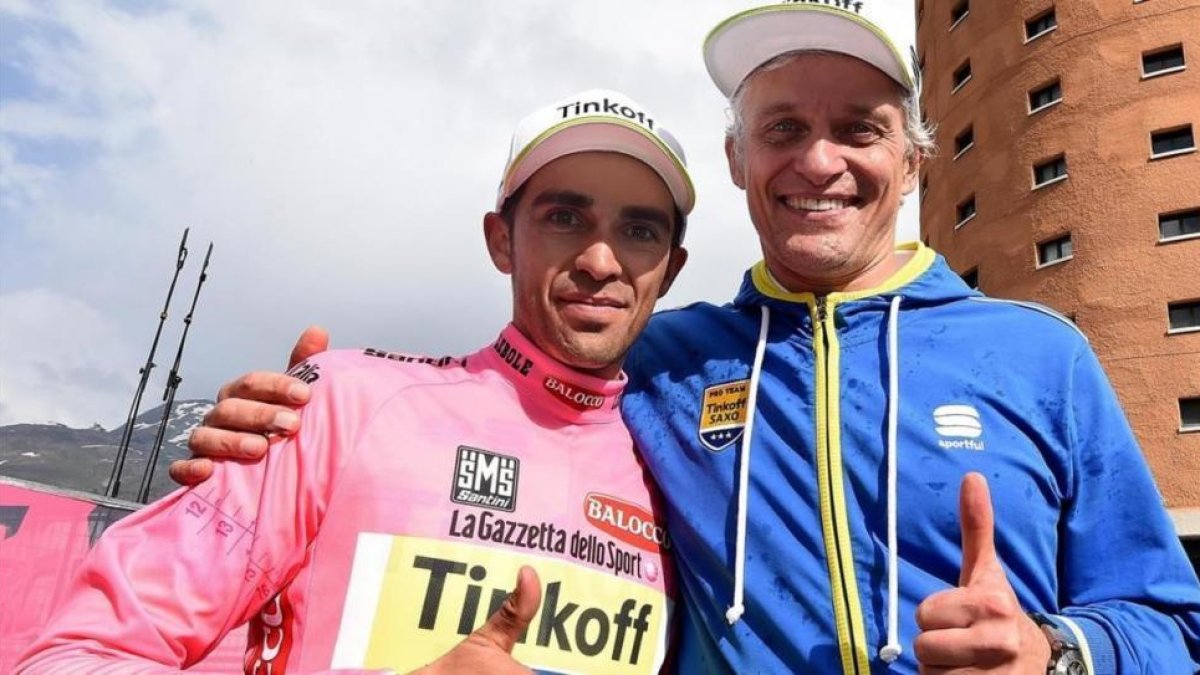 Alberto Contador y Oleg Tinkov juntos en el equipo Tinkoff.-DANIEL DALZENNARO