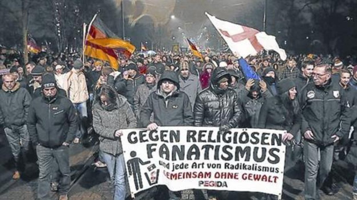 Manifestación de los partidarios de Pegida el 5 de enero pasado.-REUTERS / FABRIZIO BENSCH