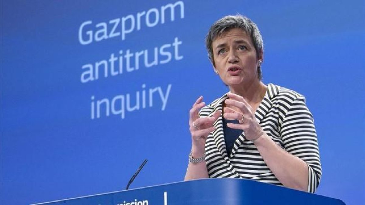 Vestager, en la rueda de prensa sobre Gazprom, este miércoles en Bruselas.-REUTERS / YVES HERMAN