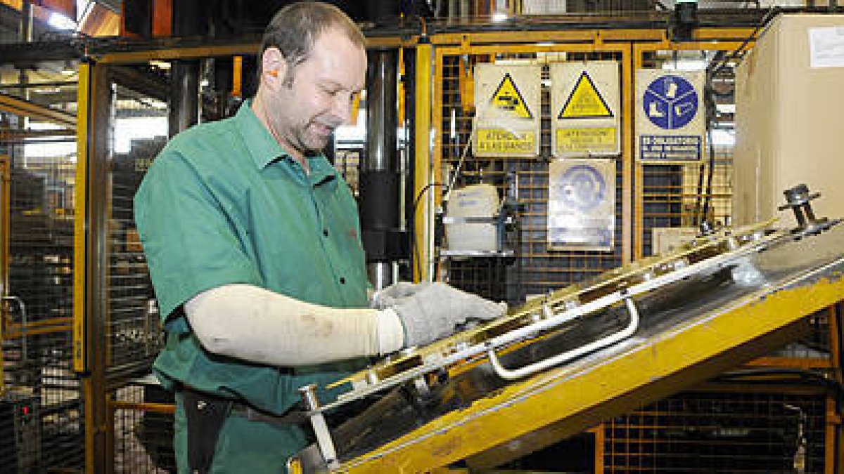 Anvis Automóvil presentó un proyecto de ayudas a la reindustrialización en 2011. / ÚRSULA SIERRA-