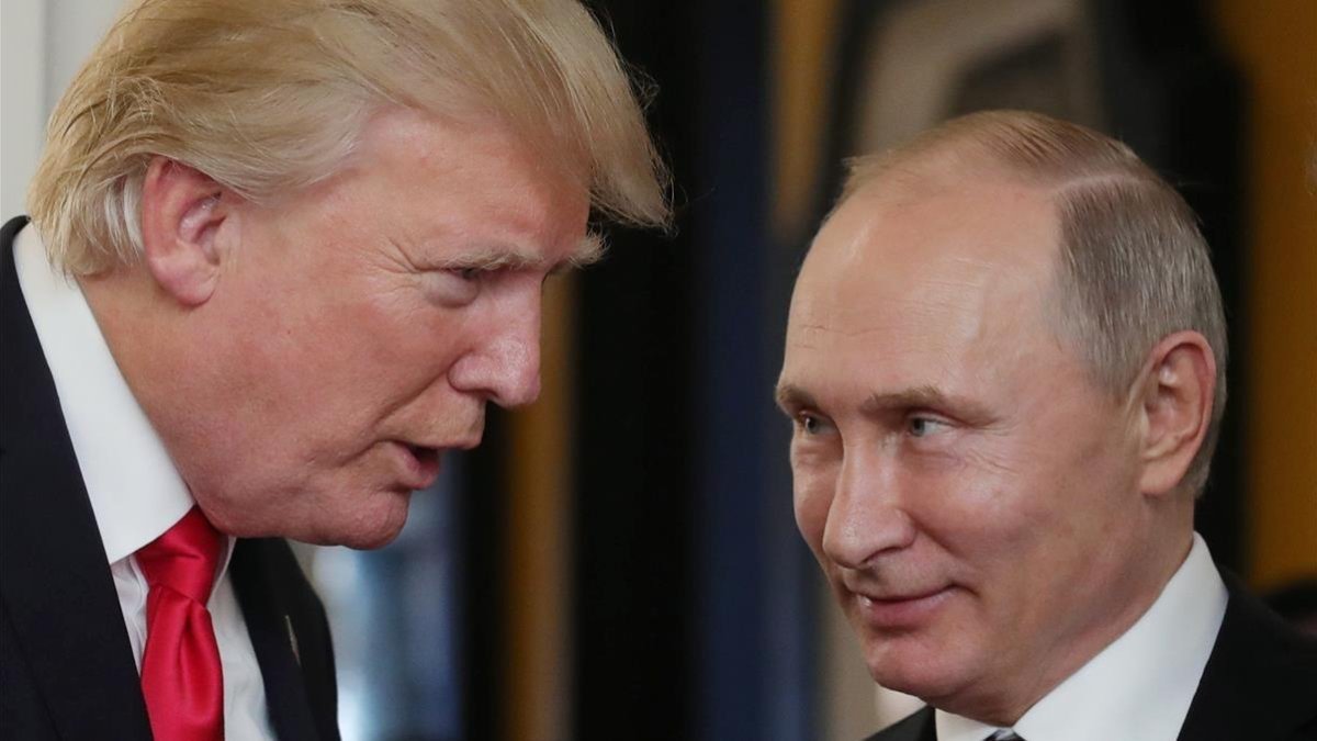 Trump y Putin en la cumbre de la APEC el pasado mes de noviembre. /-AFP / MIKHAIL KLIMENTYEV